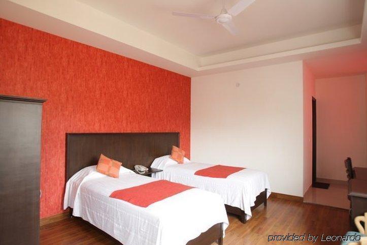 Hotel Clark Heights New Delhi Bilik gambar